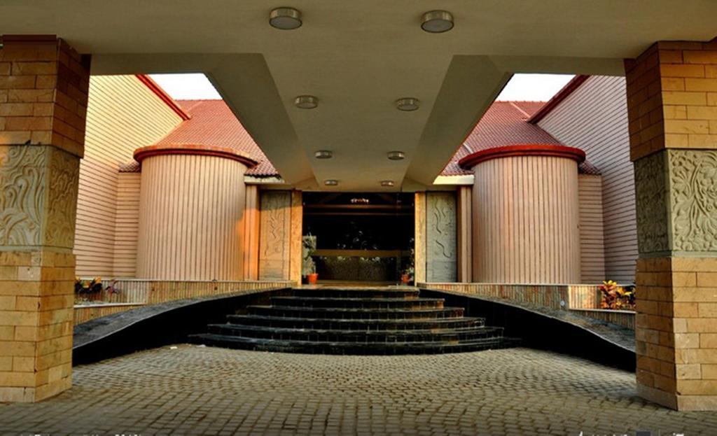 Regenta Resort Bhuj By Royal Orchid Hotels Limited Exterior photo